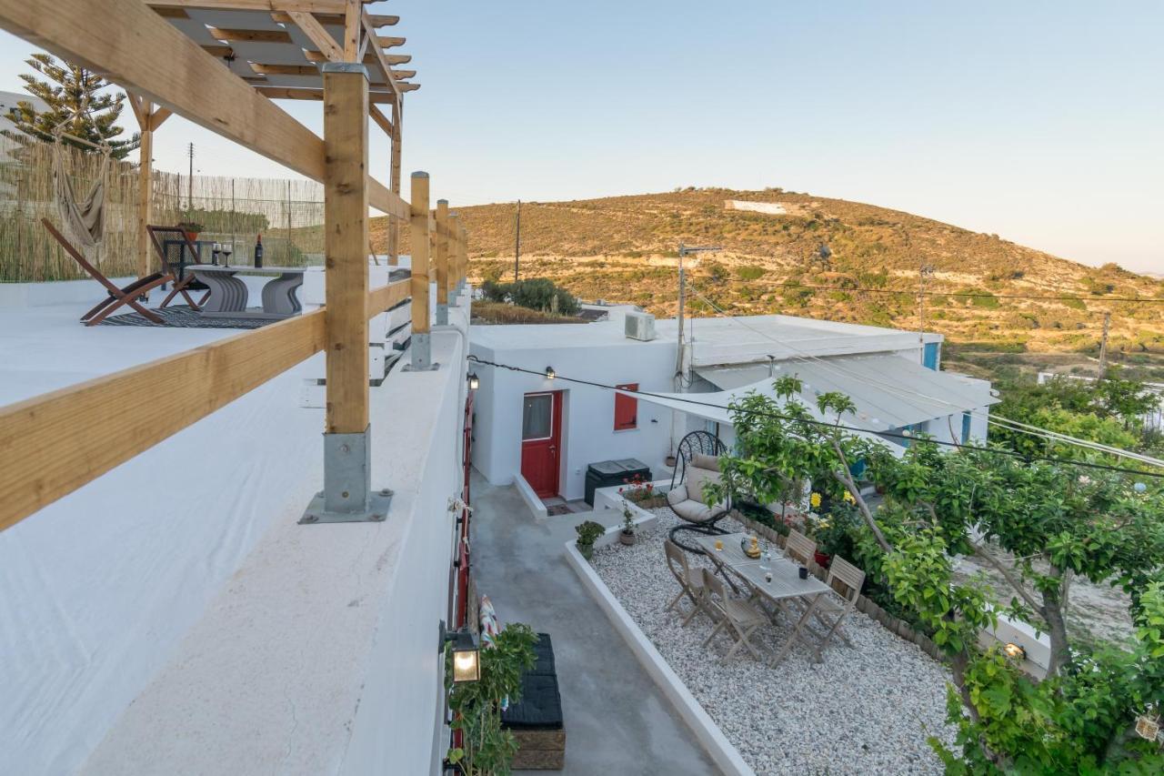 Milos Guesthouse Triovasálos Exteriör bild